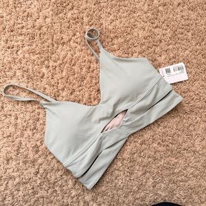 Lululemon V-neck crossover Bra